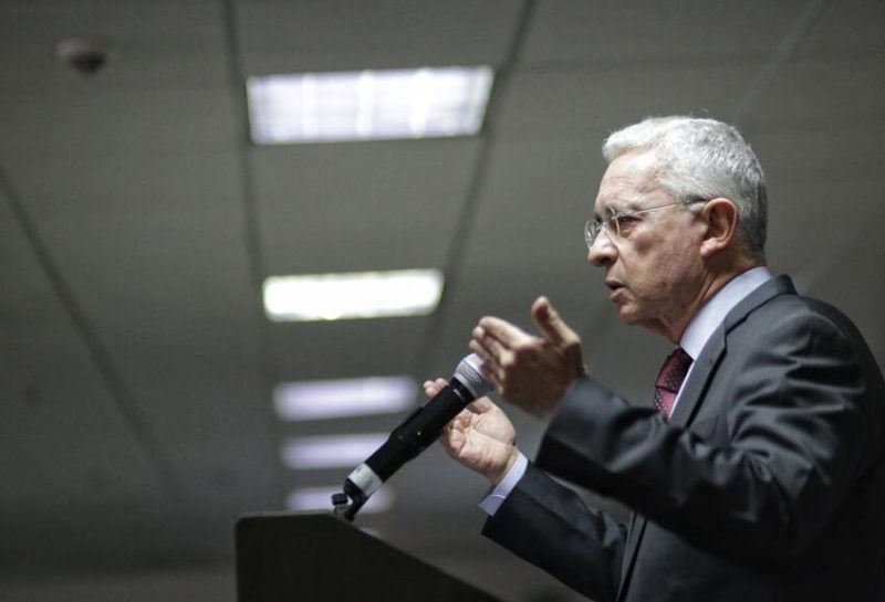 Álvaro Uribe contra Petro_ preguntar a venezolanos por qué están aquí (1)